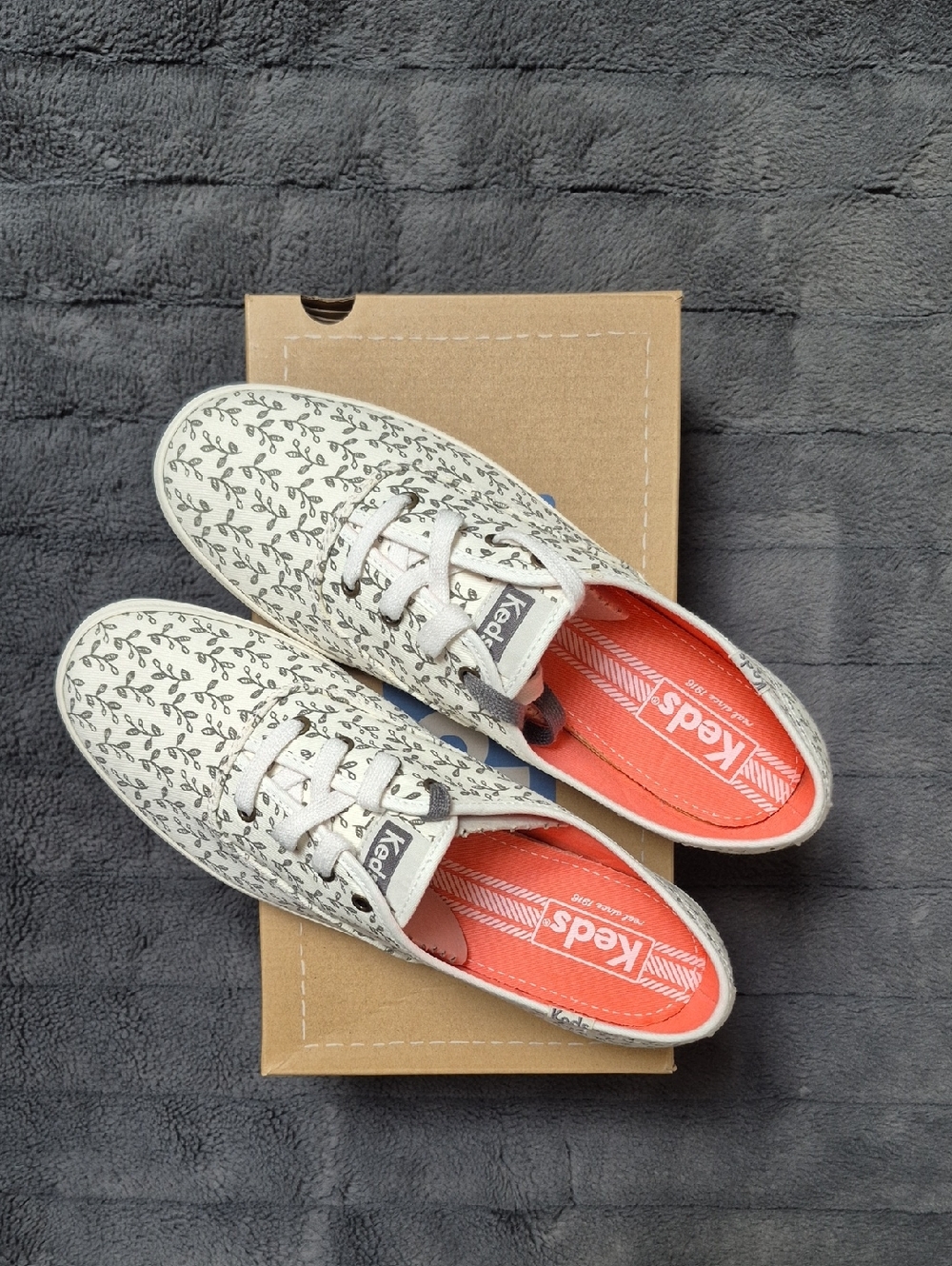 Keds Botanical Off White Sneakers with Leaf Print, & 2 Laces, New In Box